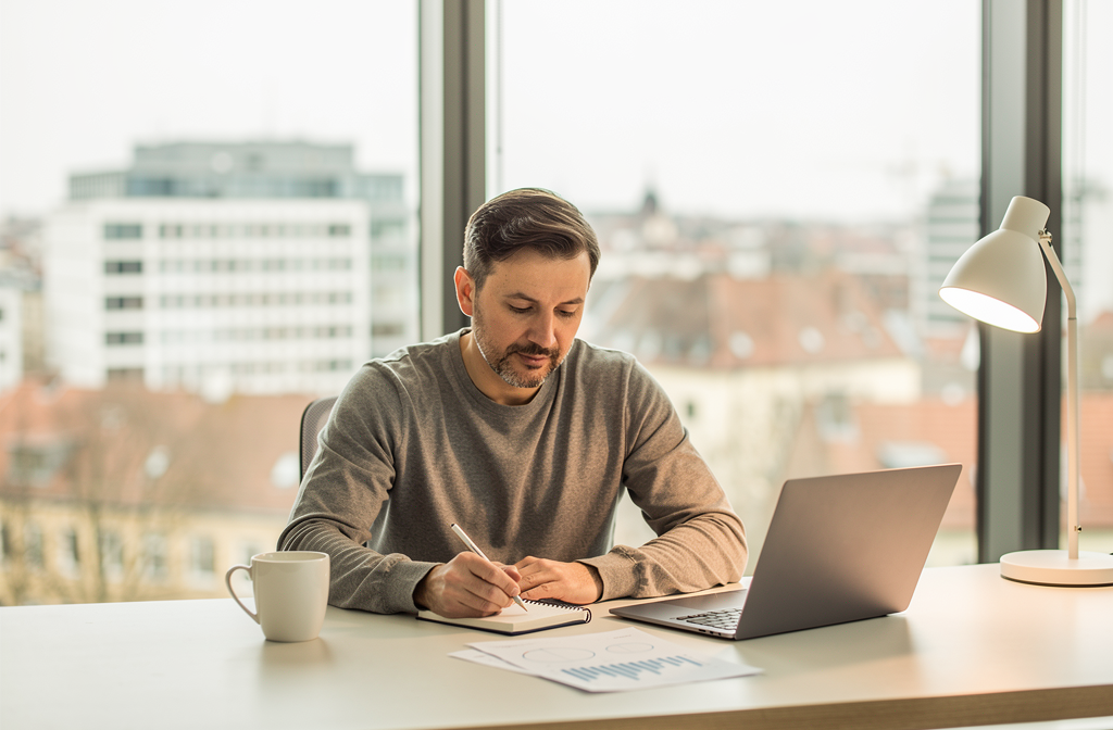 Unternehmer prüfen Geschäftskreditangebote in Deutschland für optimale Finanzierung